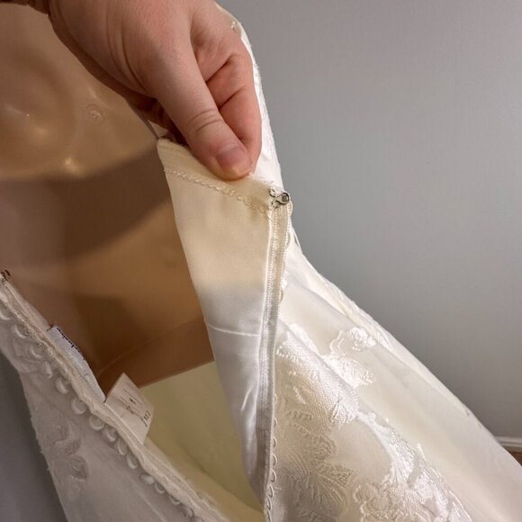 Jacquelin Exclusive Ivory Wedding Dress - Size 12 - Picture 6 of 15